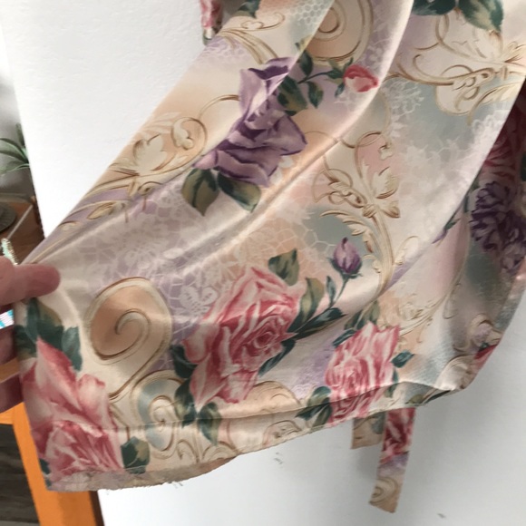 CALIFORNIA DYNASTY SILKY SOFT ROBE SIZE L FLORAL ROSES POCKET ON SIDE GREAT COND - Picture 8 of 8